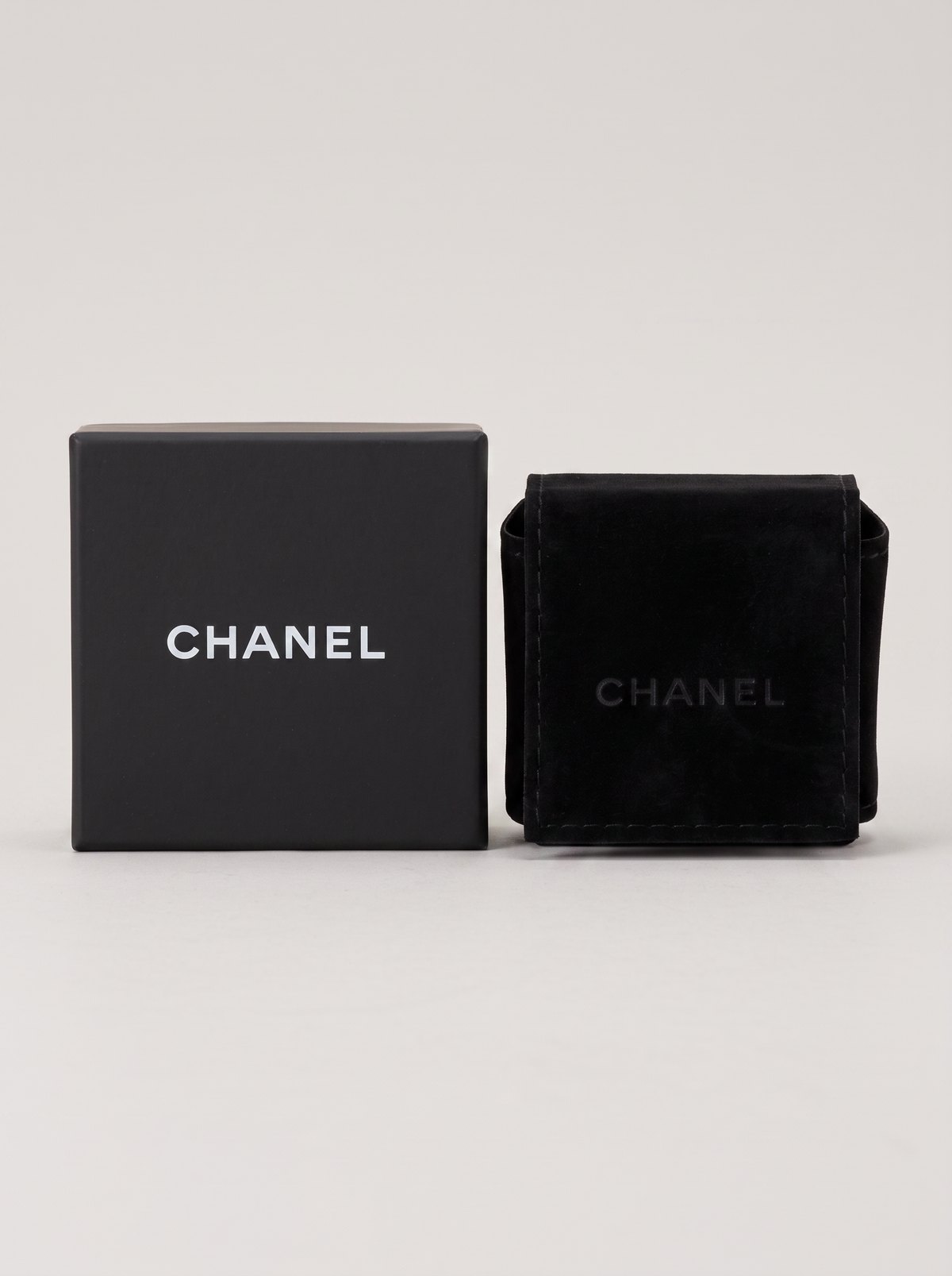 Kolczyki Chanel Coco Mark Flower, złocone sztyfty