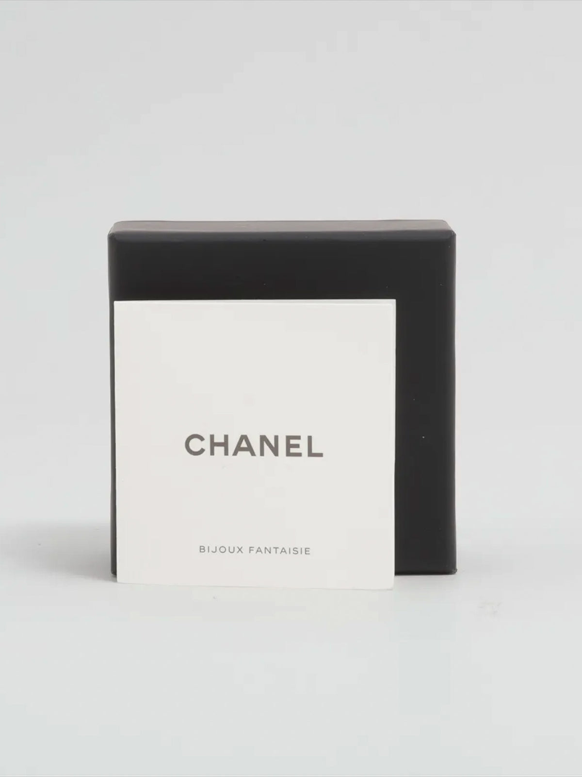Kolczyki Chanel Coco Mark swing, Nr 5 i koniczyna, wiosna 2023