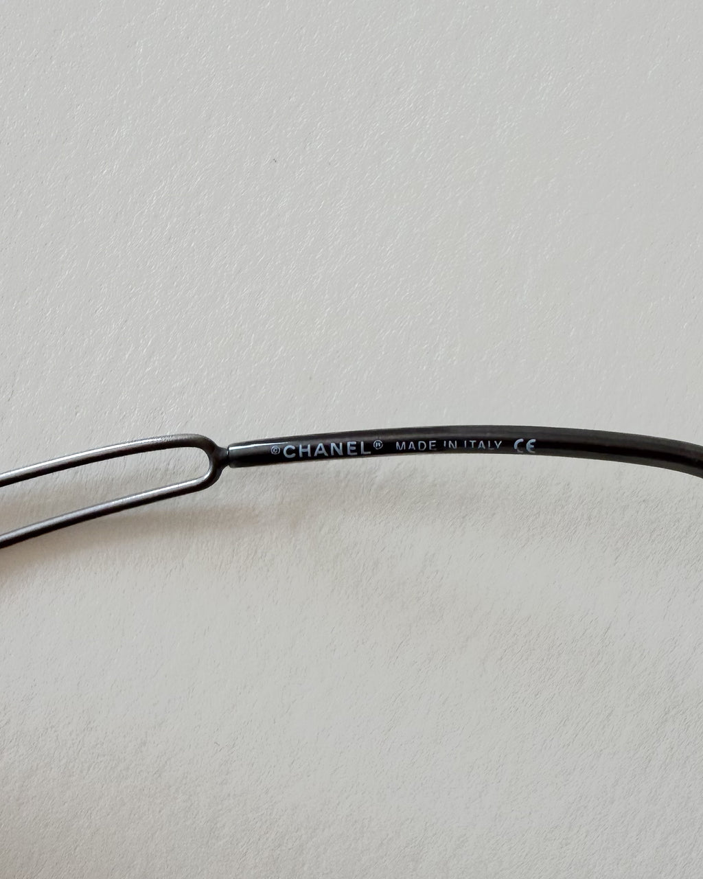 Lunettes Chanel Y2K sans monture – grises, logo CC, ère Karl Lagerfeld