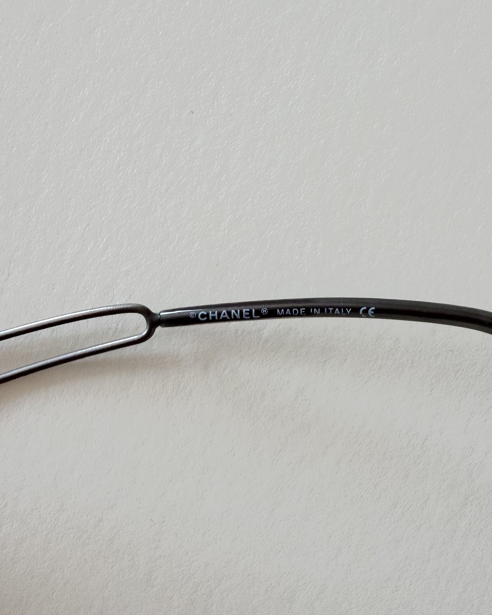 Lunettes Chanel Y2K sans monture – grises, logo CC, ère Karl Lagerfeld