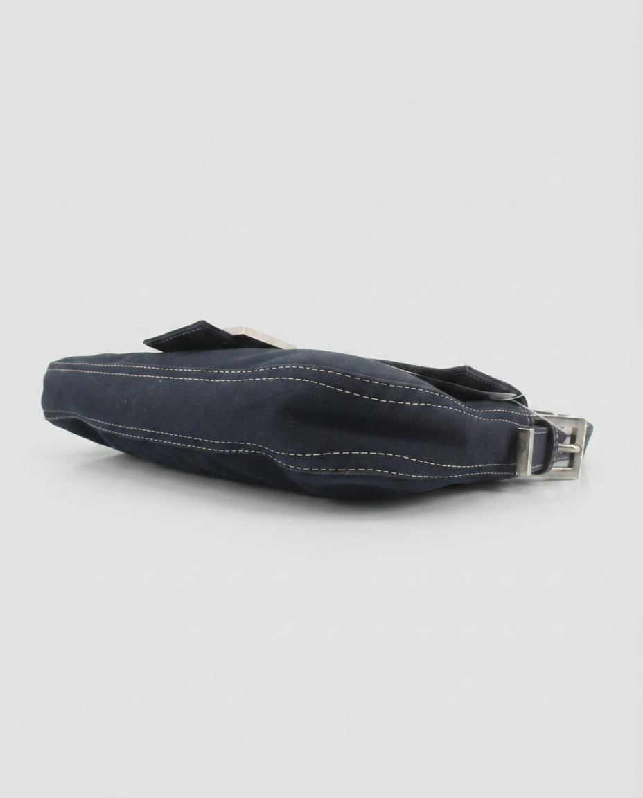Torebka Fendi Baguette, granatowe płótno, emaliowana klamra