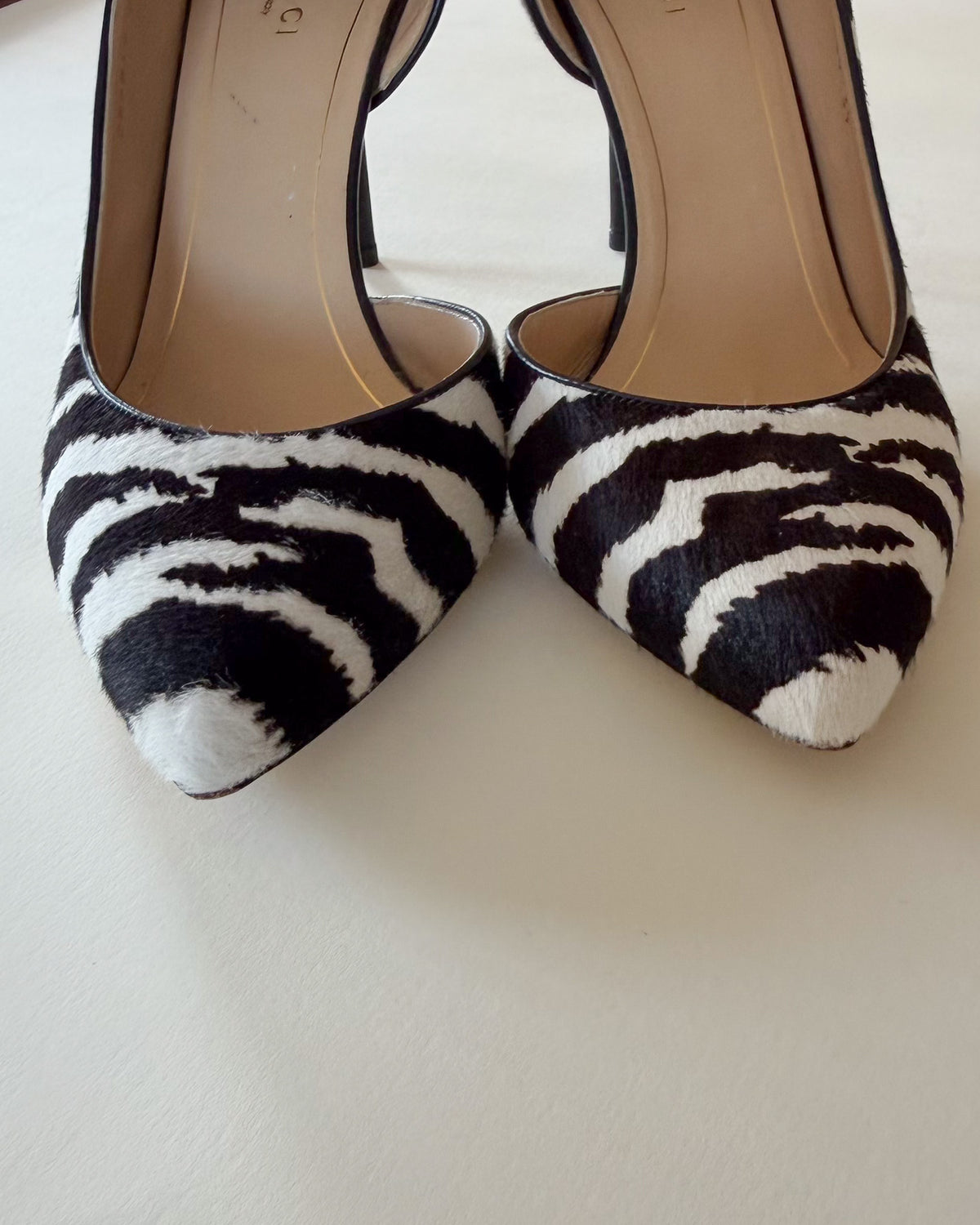 Szpilki Gucci D'Orsay zebra, pony hair, rozmiar 39