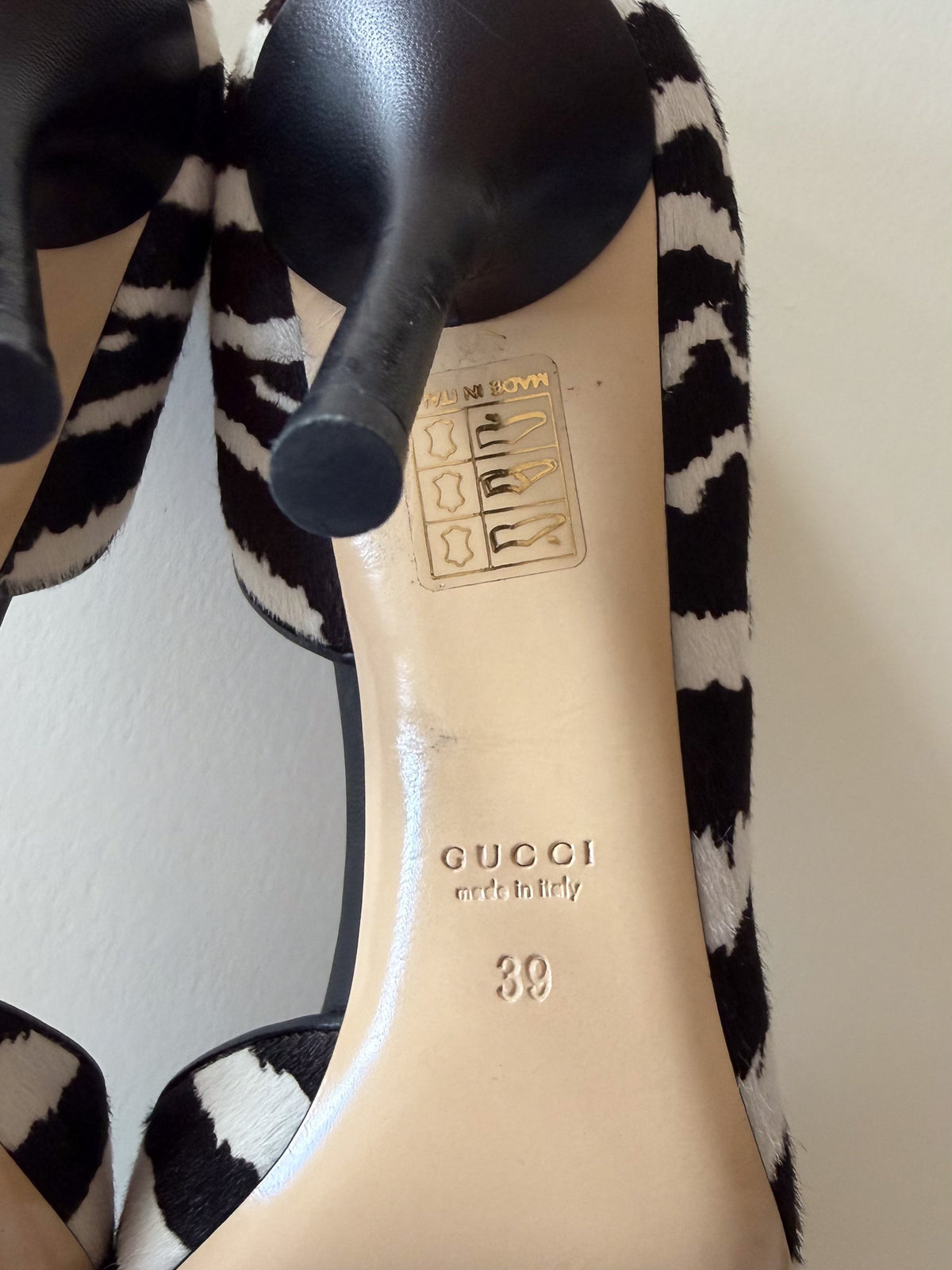 Szpilki Gucci D'Orsay zebra, pony hair, rozmiar 39