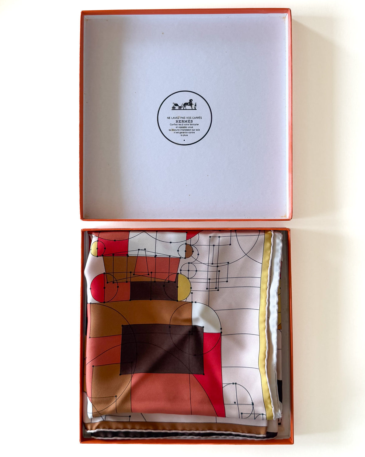 Hermès Échec au Roi scarf – beige, brown, red, chess motif, 90 cm