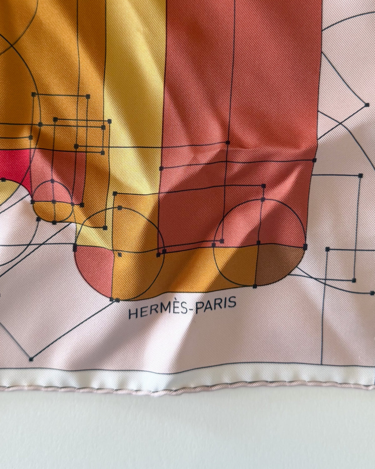 Hermès Échec au Roi scarf – beige, brown, red, chess motif, 90 cm