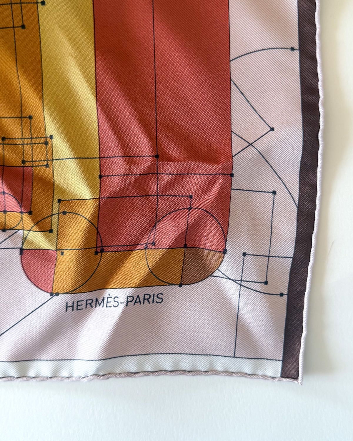 Hermès Échec au Roi scarf – beige, brown, red, chess motif, 90 cm