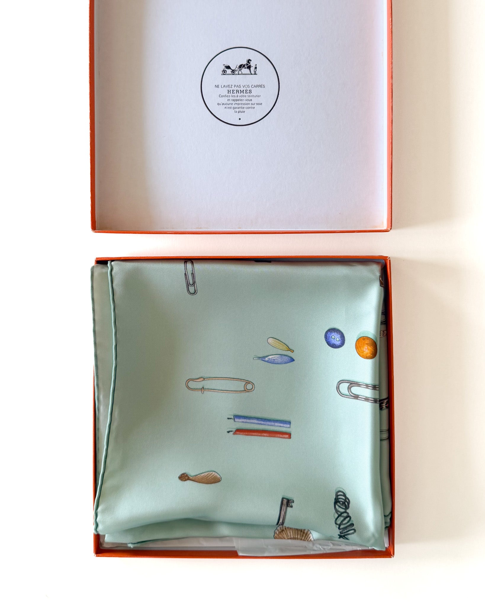 Carré Hermès In The Pocket – bleu pâle aquamarine, 90 cm