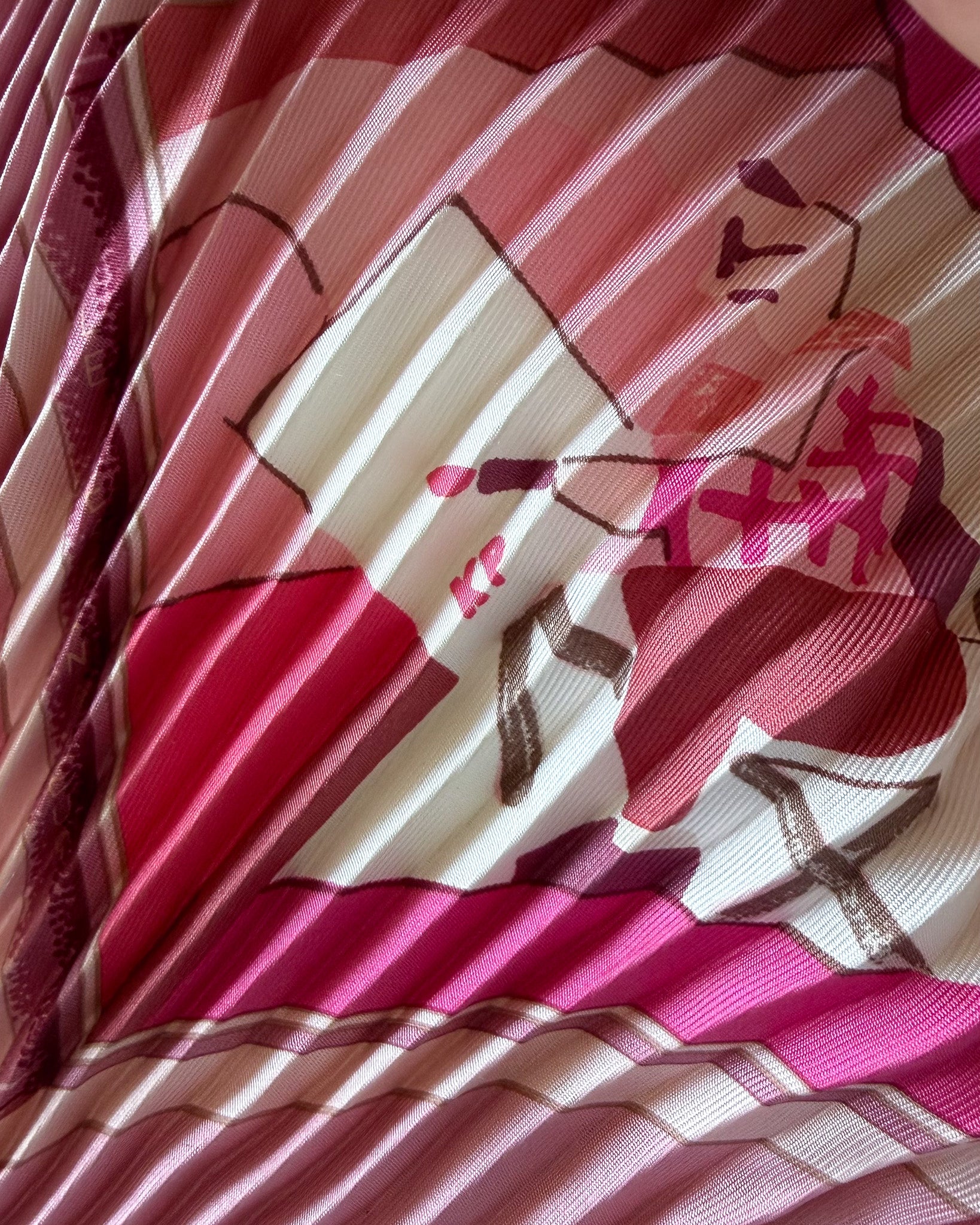 Carré Hermès Les Petits Métiers de Paris – plissé, rose, 90 cm