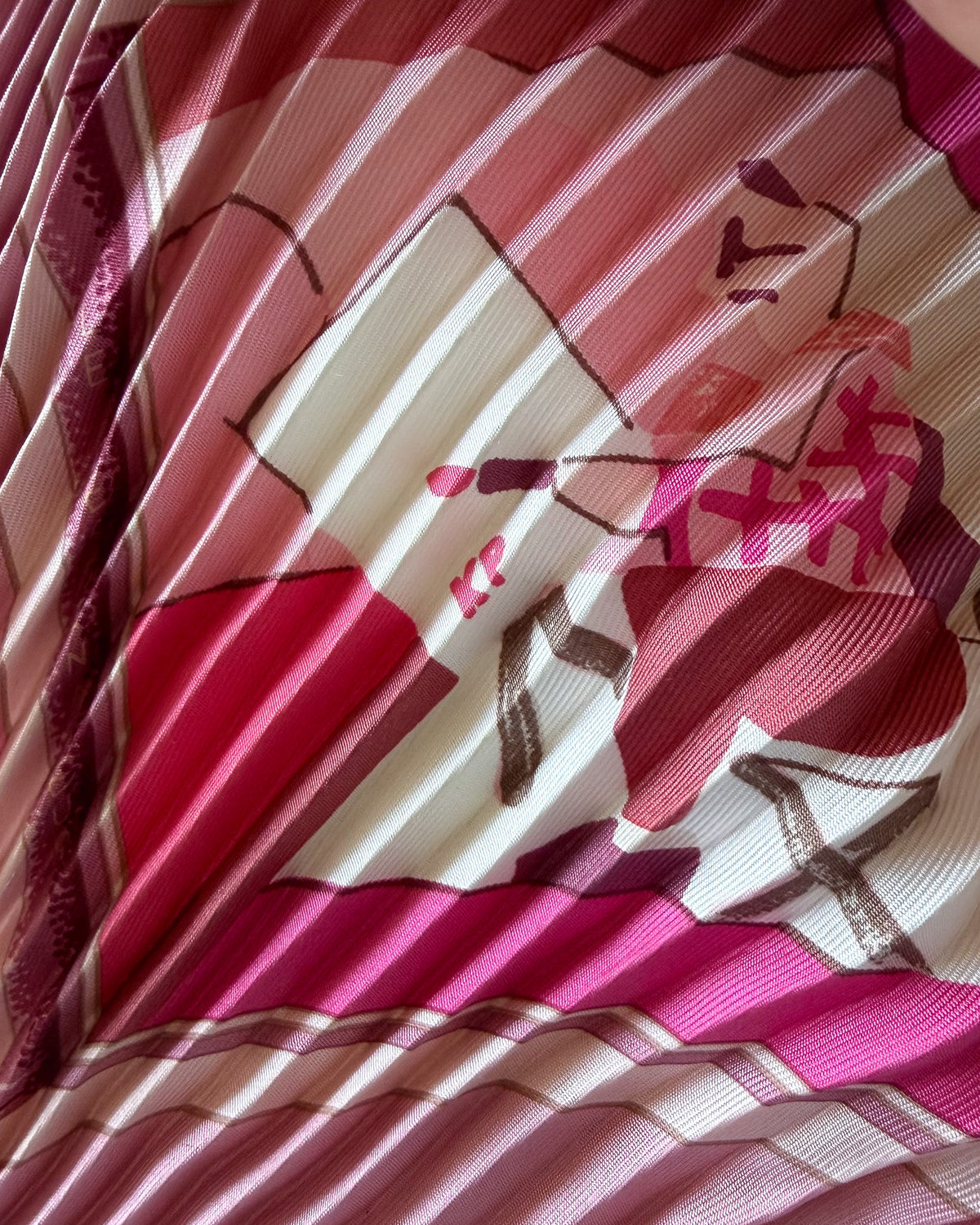 Hermès Les Petits Métiers de Paris scarf, pleated, pink, 90 cm