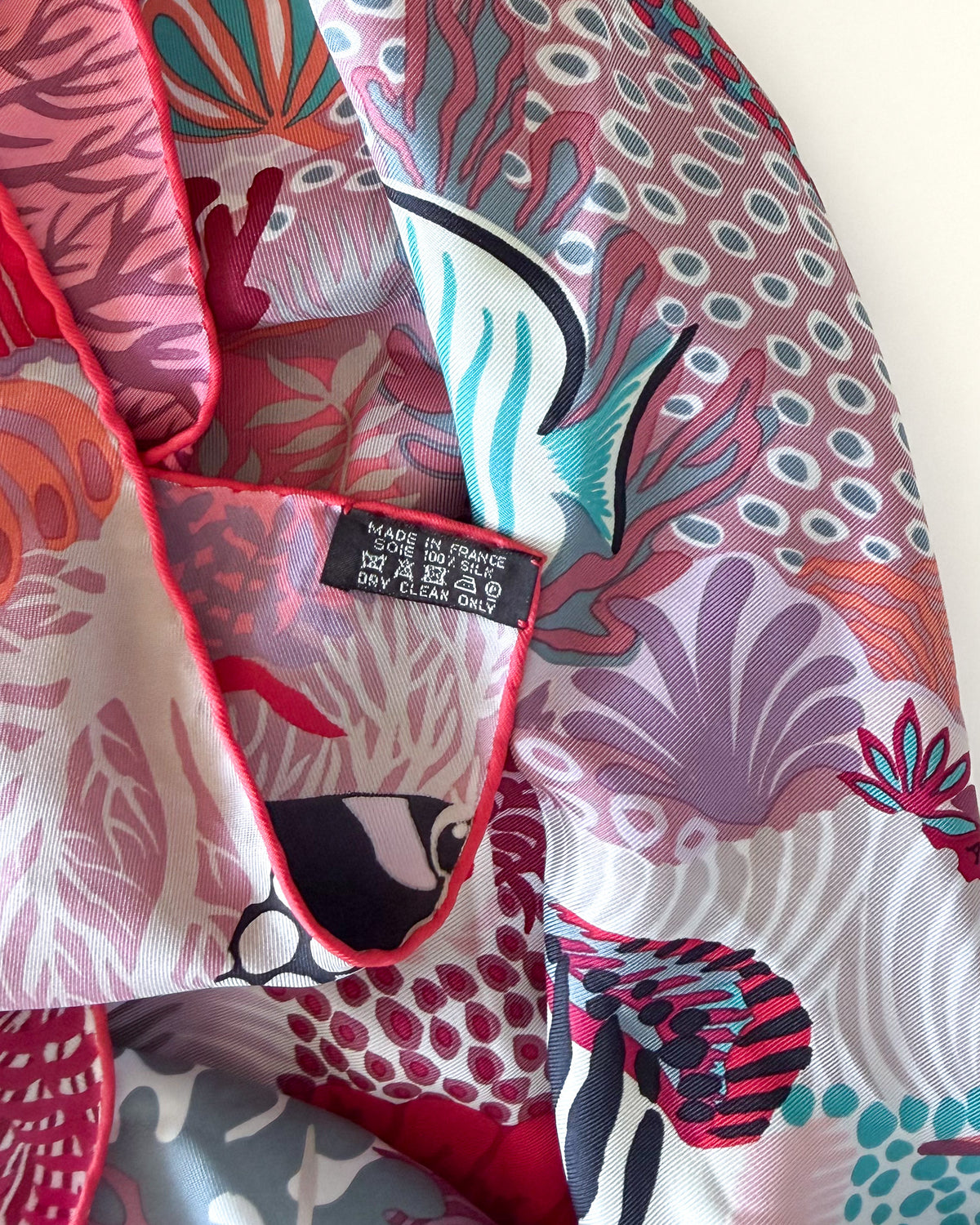 Hermès Under the Waves scarf – red, Great Barrier Reef, 90 cm