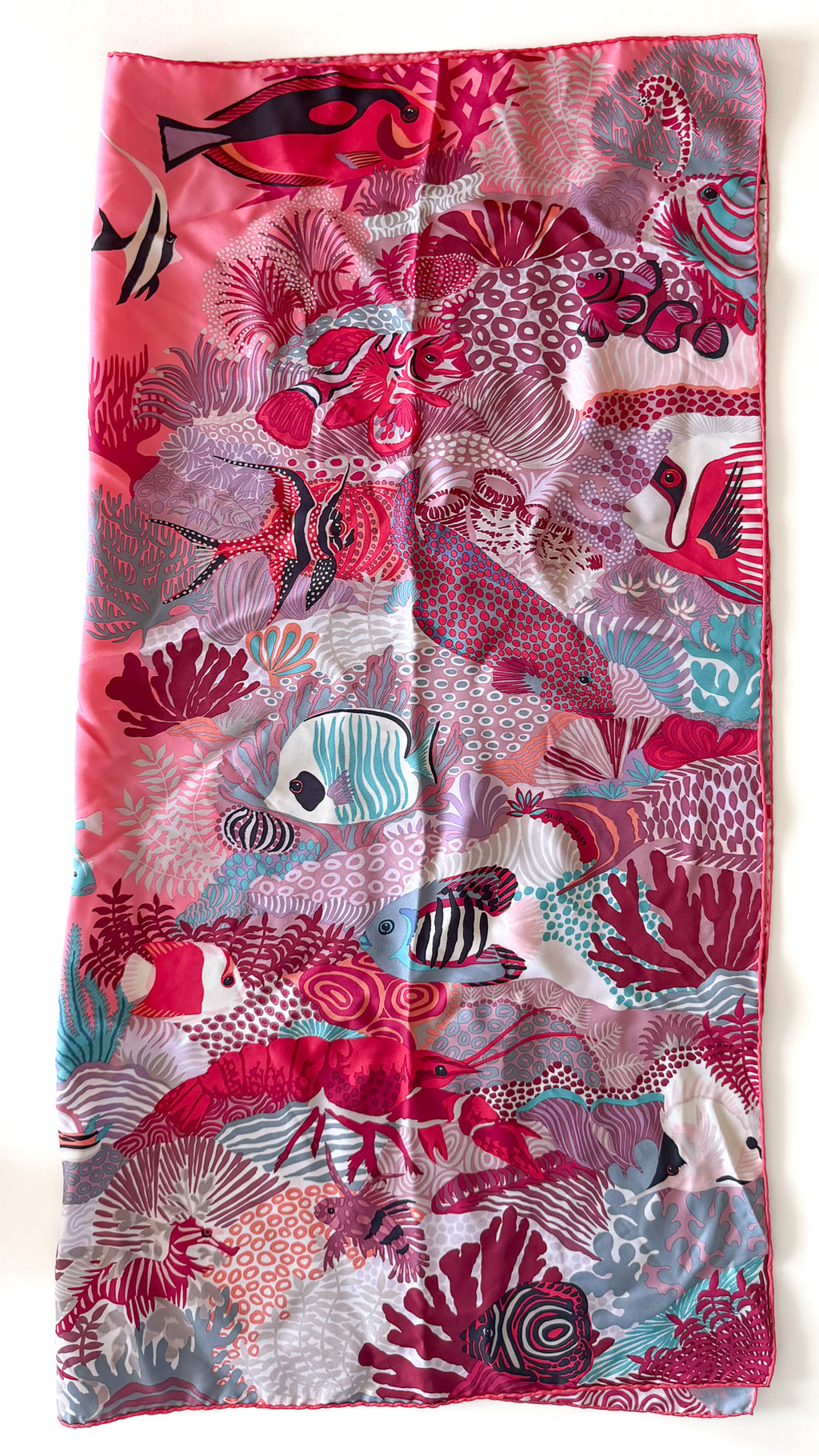 Carré Hermès Under the Waves – rouge, Grande Barrière de Corail, 90 cm