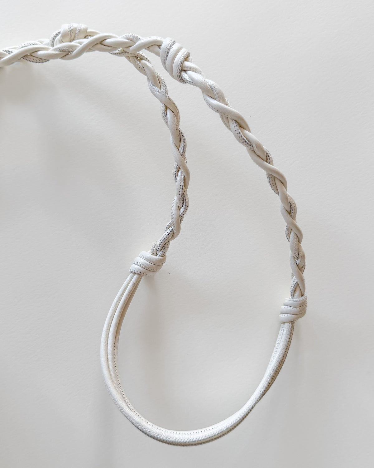 Sac Jil Sander Tangle Small – cuir blanc, bandoulière nouée à la main