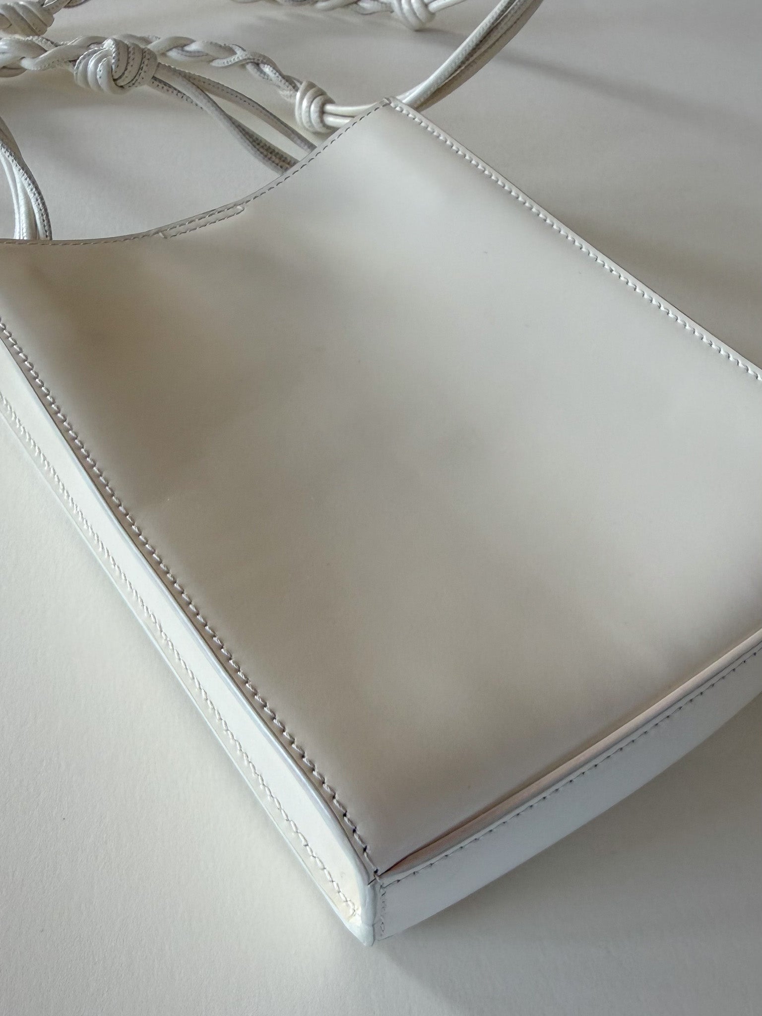 Sac Jil Sander Tangle Small – cuir blanc, bandoulière nouée à la main