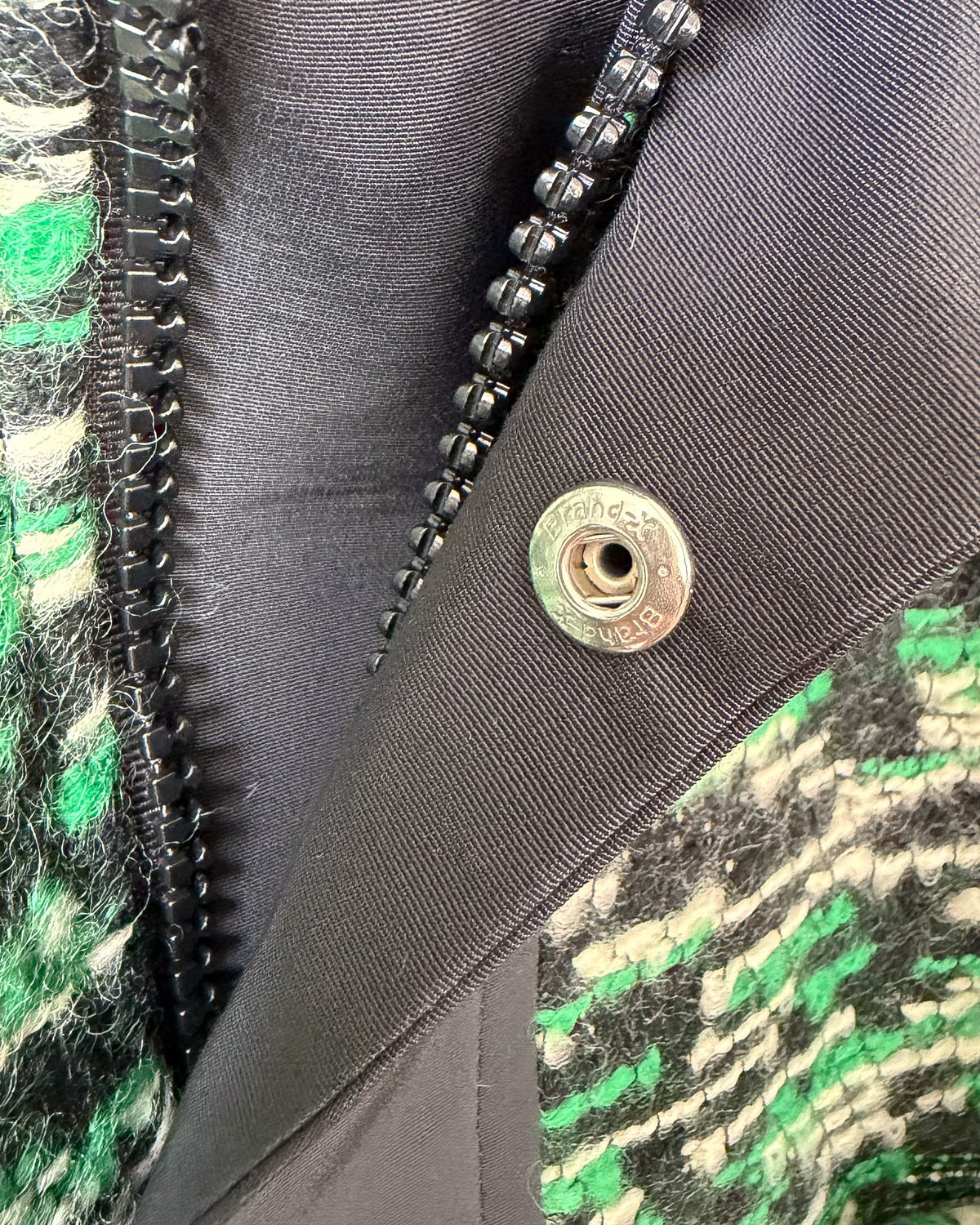 Kurtka Sacai FW24, frędzlowy tweed, zielony hybrydowy fason, rozmiar 2