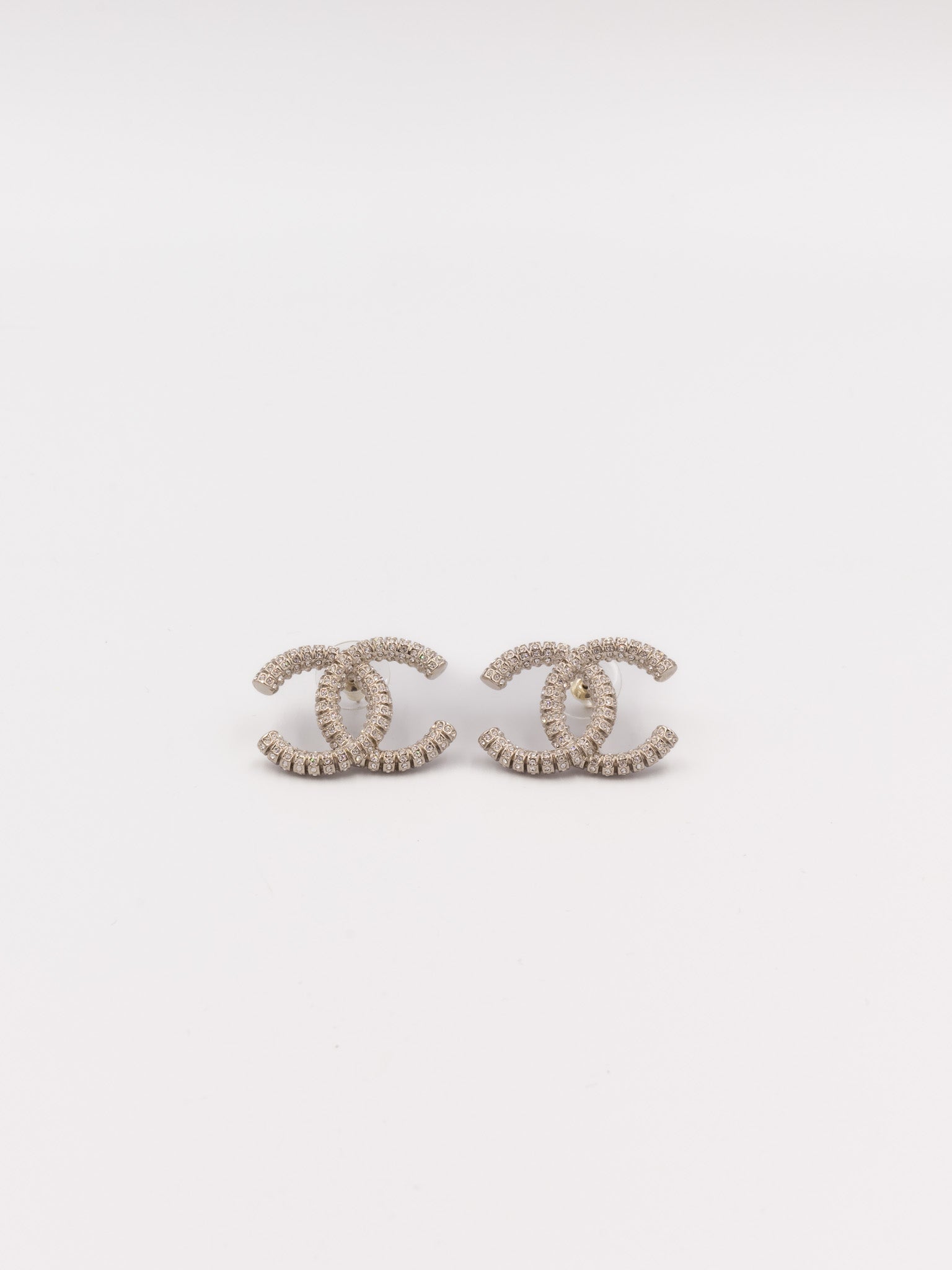 Chanel silver CC earrings with crystals – Gibbarosa