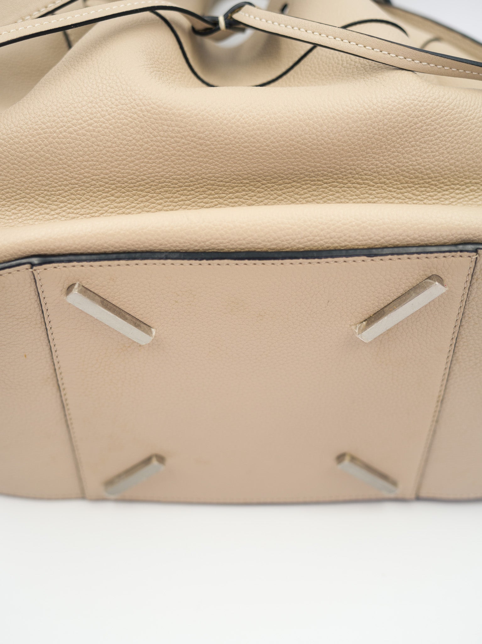 Torebka Loewe Hammock Drawstring Medium Sand