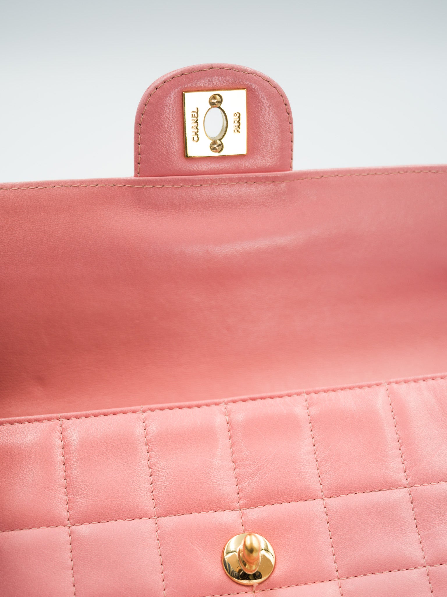 Chanel torebka East West Chocolate Bar różowa