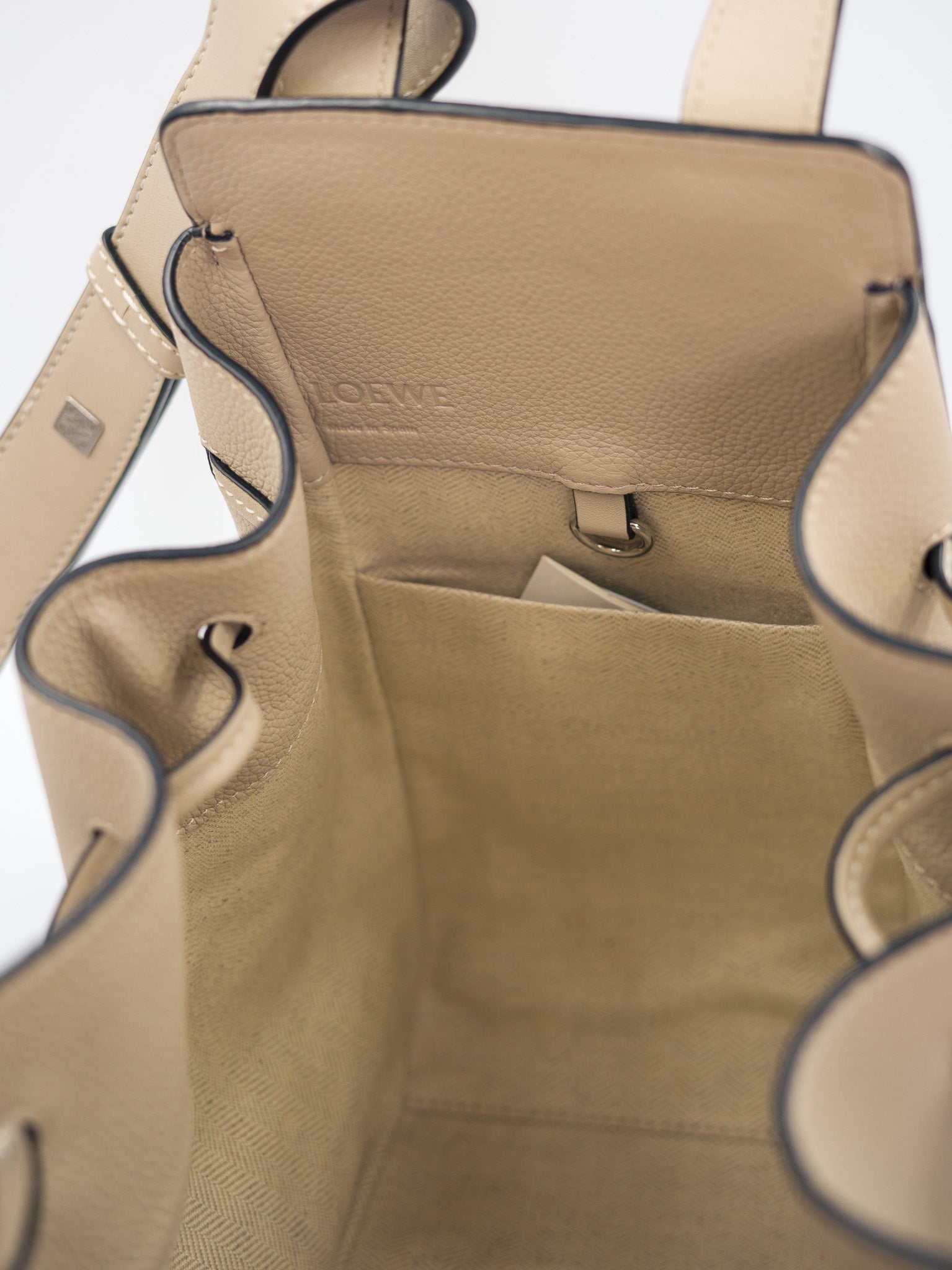 torebka loewe hammock w srodku